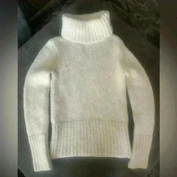 New Scotland Woman’s Turtleneck Sweater size S - Picture 2 of 7